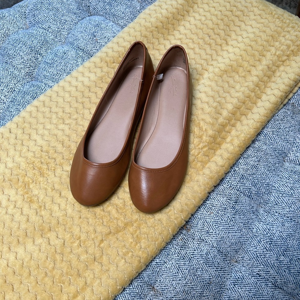 Brown faux leather ballet flats